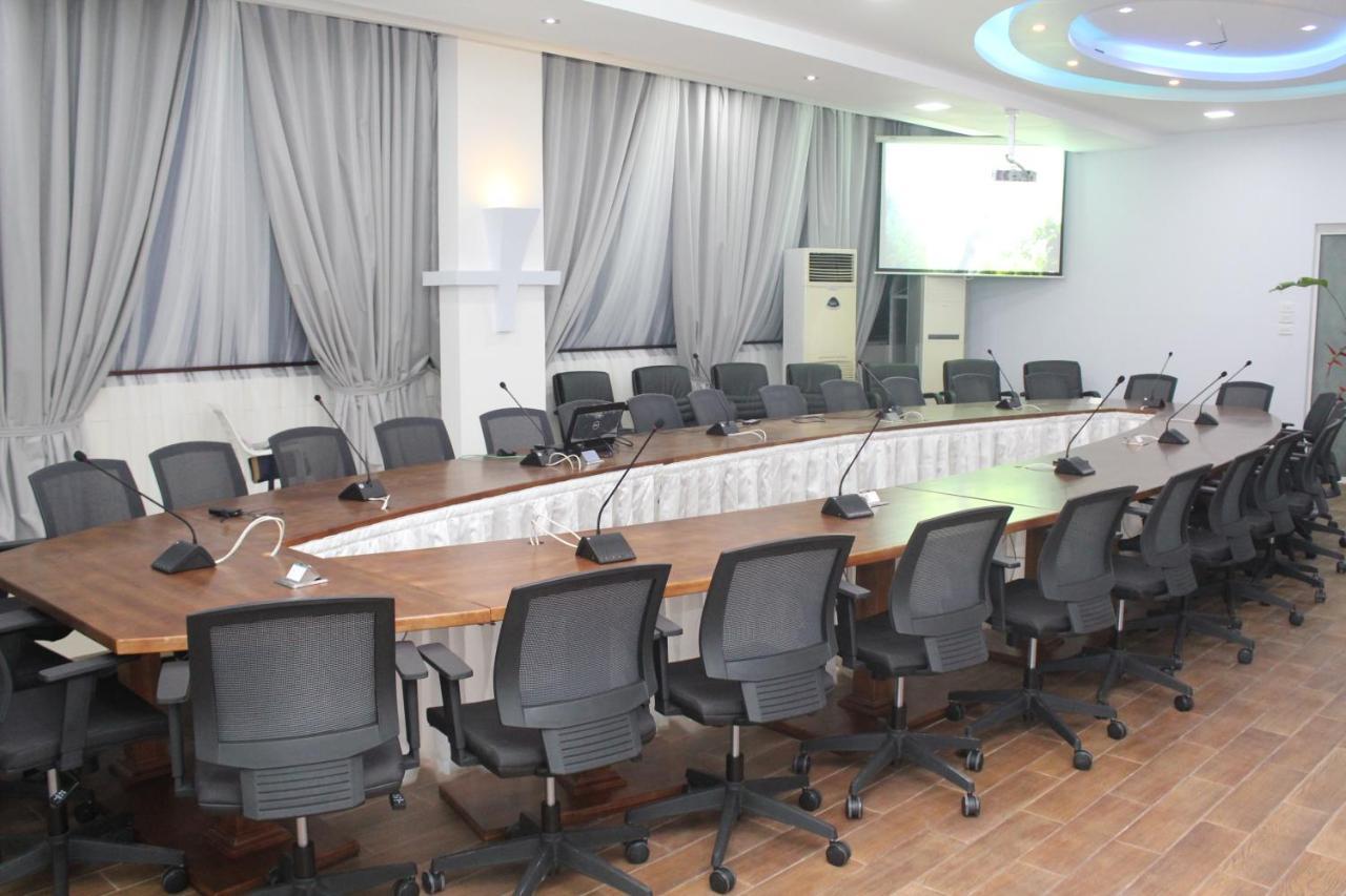 Murex Plaza Hotel & Suites Monrovia Dış mekan fotoğraf