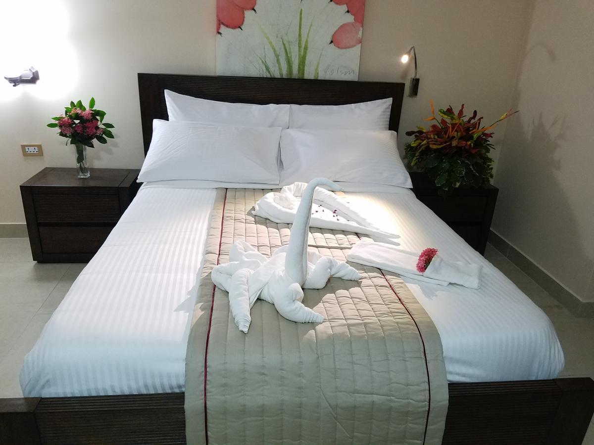 Murex Plaza Hotel & Suites Monrovia Dış mekan fotoğraf